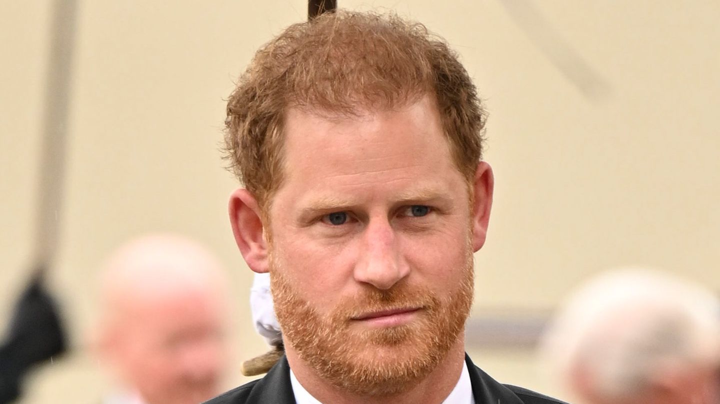 Britisches Königshaus: Prinz Harry eilt zu seinem Vater: Sohn von König Charles III. ist in London gelandet