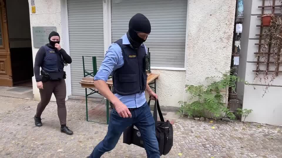 "Letzte Generation": Bundesweite Razzien gegen Klimaaktivisten: Ermittler durchsuchen 15 Wohnungen