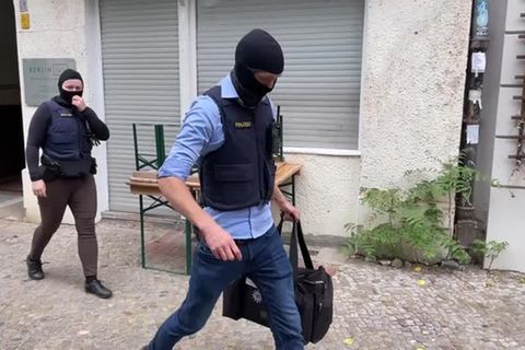 "Letzte Generation": Bundesweite Razzien gegen Klimaaktivisten: Ermittler durchsuchen 15 Wohnungen