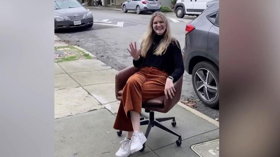 Claire McCann aus dem US-Bundesstaat Kalifornien hat in nur wenigen Monaten 20.000 Euro mit dem Verkauf alter Möbelstücke verdient. Das klingt verlockend? Claire verrät ihre vier wichtigsten Tipps, um online mit alten Schätzen Geld zu verdienen. 