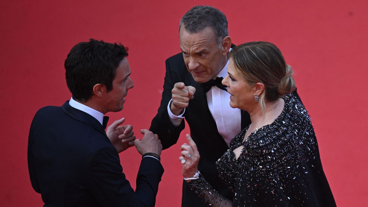 Cannes: Tom Hanks mad on the red carpet?  Rita Wilson clears up the incident