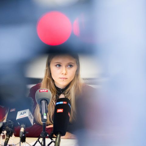 Aimée van Baalen, Sprecherin der Letzten Generation bei einer Pressekonferenz