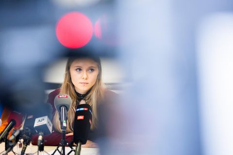 Aimée van Baalen, Sprecherin der Letzten Generation bei einer Pressekonferenz