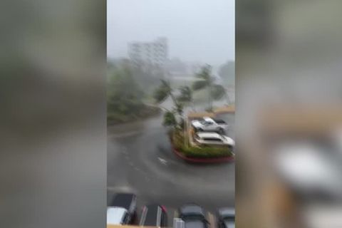 Video: Super-Taifun "Mawar" erreicht Guam