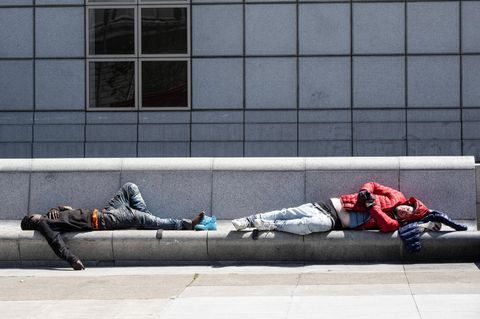 Zwei Obdachlose schlafen auf einer Straße in San Francisco. Die Fentanyl-Krise hat Kalifornien weiterhin fest im Griff.