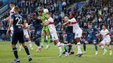 Der FC Augsburg, VfB Stuttgart, VfL Bochum und der FC Schalke 04 sind Kandidaten auf die Relegation, als auf Platz 16. Augsburg hat die beste Ausgangsposition und würde nur abrutschen, wenn sie ihr Spiel gegen Gladbach verlieren und Stuttgart wie Bochum gewinnen. Tiefer als Platz 16 könnte Augsburg nicht runtergehen, weil Schalke (Platz 17) selbst im Falle eines Sieges nicht an den Augsburgern vorbeiziehen könnte. Dafür ist die Tordifferenz der Königsblauen zu mies.