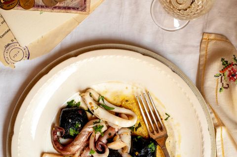 Schwarze Gnocchi mit Tintenfischen