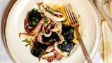 Schwarze Gnocchi mit Tintenfischen