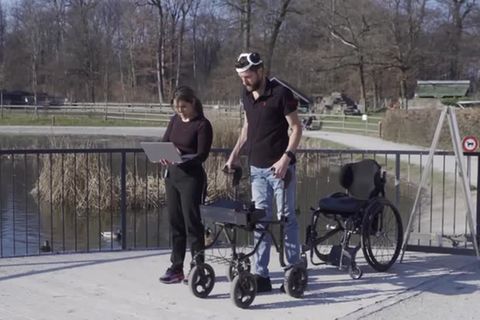 Video: Gelähmter kann dank Hirnimplantaten wieder gehen