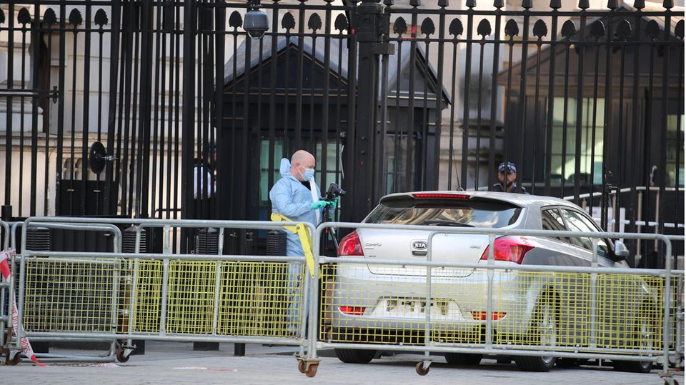 Auto rammt Tor von Downing Street 10: "Ich hörte einen großen Knall"