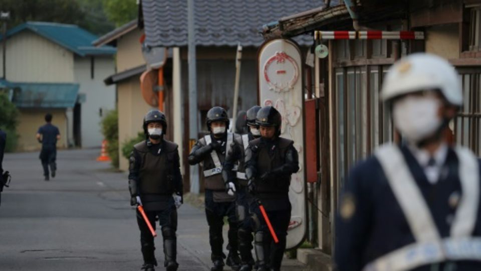 Polizisten in Nakano nach tödlichem Angriff