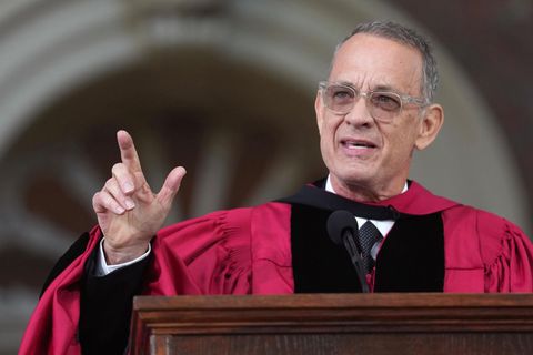 US-Schauspieler Tom Hanks hält eine Rede während der Abschlussfeier der Harvard University.