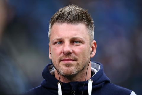 Lukas Kwasniok, Trainer des SC Paderborn, im Hamburger Volksparkstadion