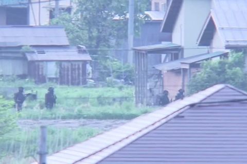 Video: Japanische Polizei nimmt Schützen nach zwölfstündigem Schusswechsel fest
