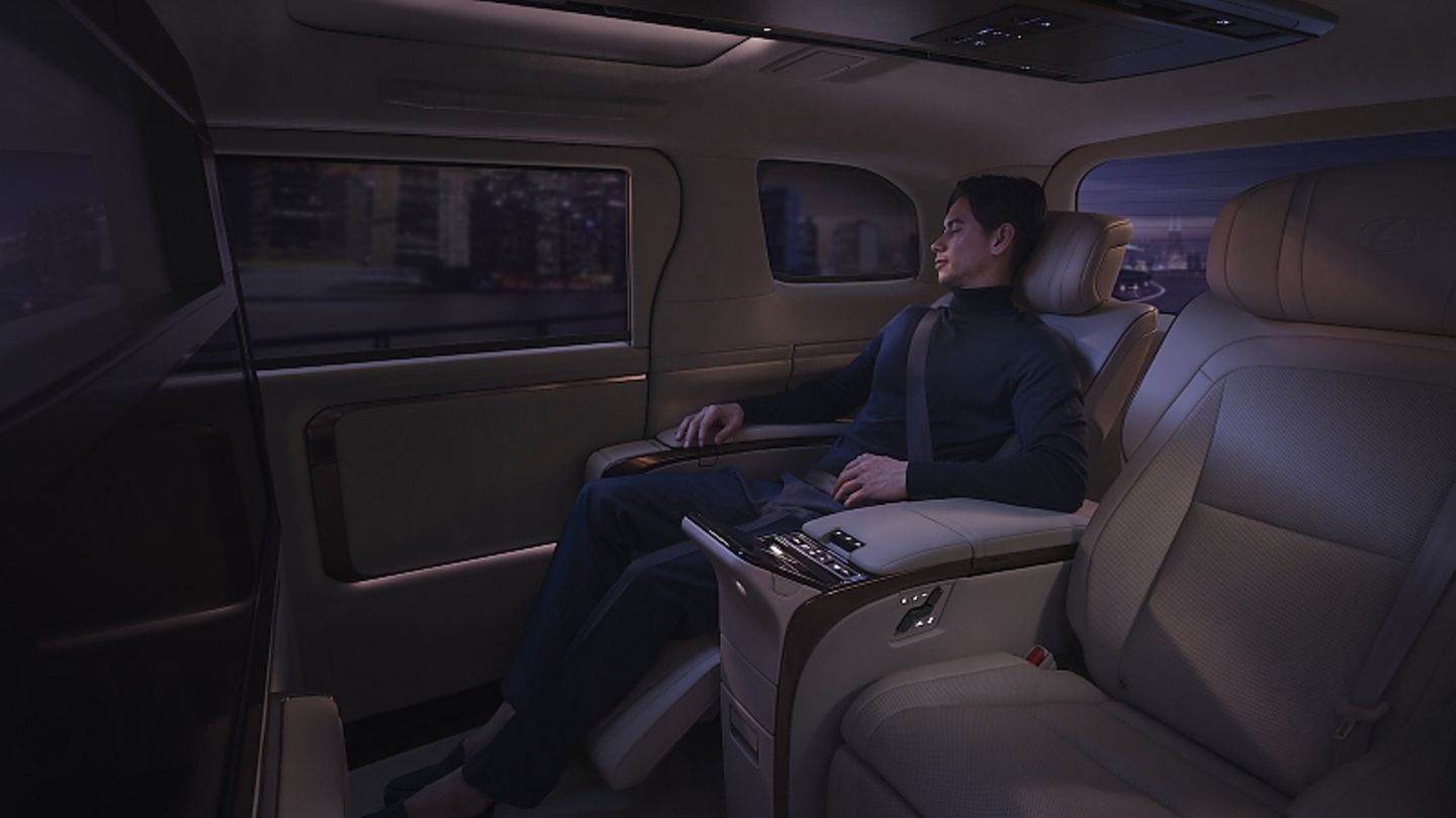 Lexus LM 2024