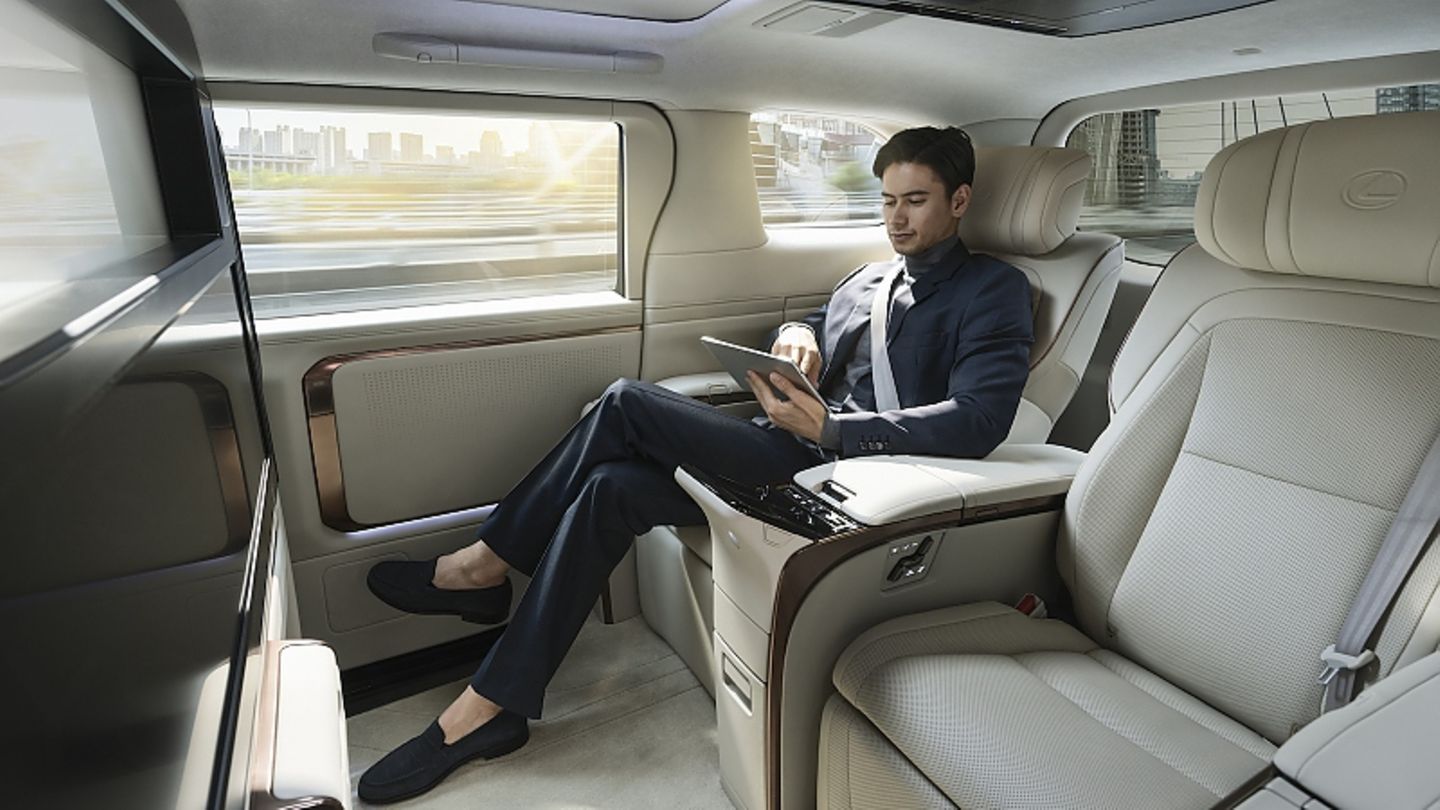 Lexus LM 2024