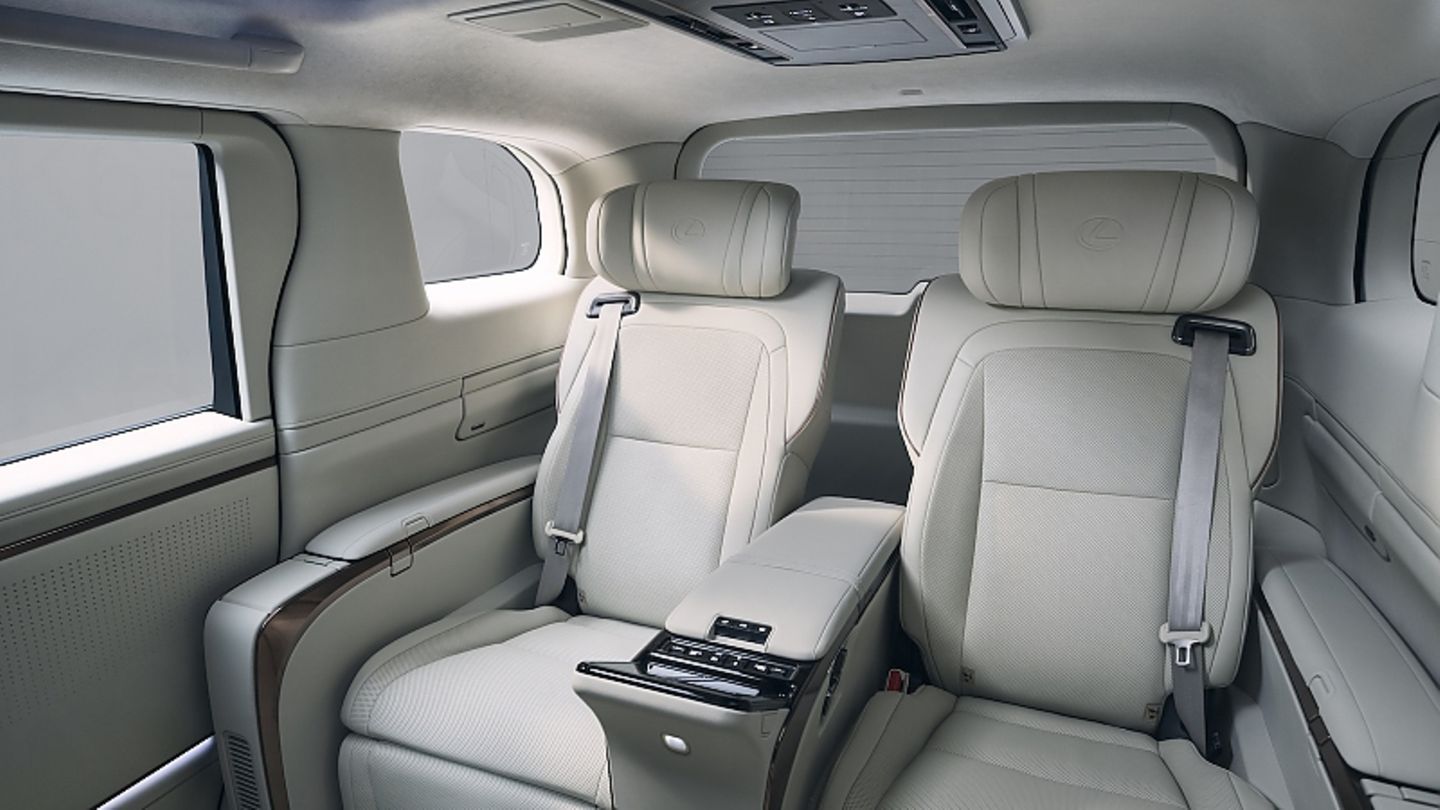 Lexus LM 2024