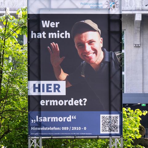 Plakat mit einem Foto von Domenico Lorusso und der Aufschrift „Wer hat mich hier ermordet?“