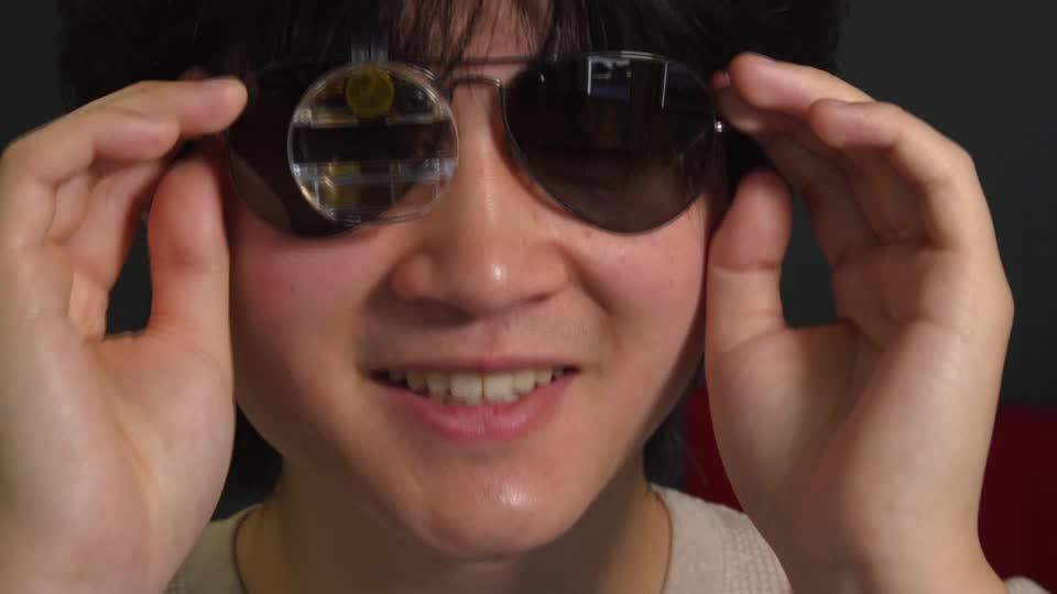 Künstliche Intelligenz: Spezielle Brille soll Nerds zu besseren Flirts verhelfen