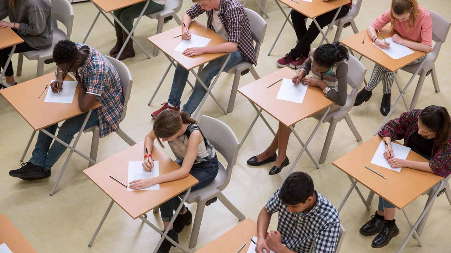 Einer Studie zufolge haben mehr als 50 Prozent aller Schüler schon Künstliche Intelligenz für den Unterricht genutzt. 