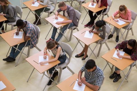 Einer Studie zufolge haben mehr als 50 Prozent aller Schüler schon Künstliche Intelligenz für den Unterricht genutzt. 