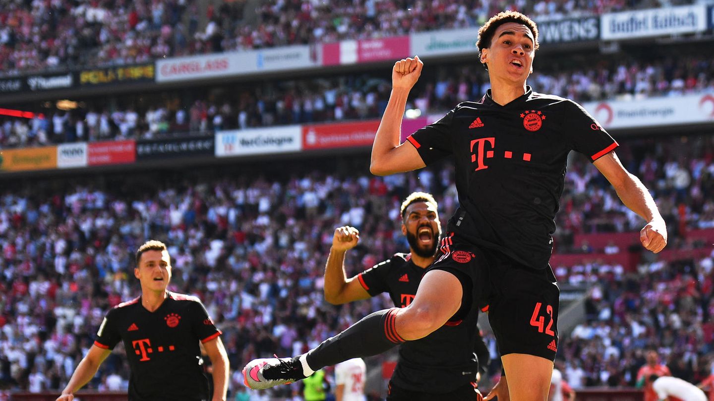 Bayerns Jamal Musiala jubelt nach seinem Meister-Tor gegen den 1. FC Köln