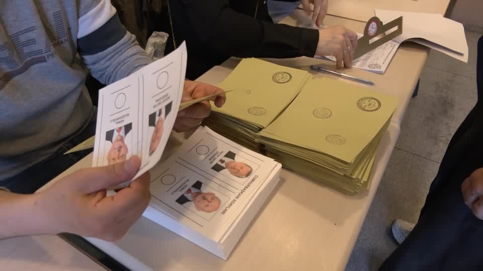 Video: Zweite Runde in Präsidentenwahl in Türkei hat begonnen
