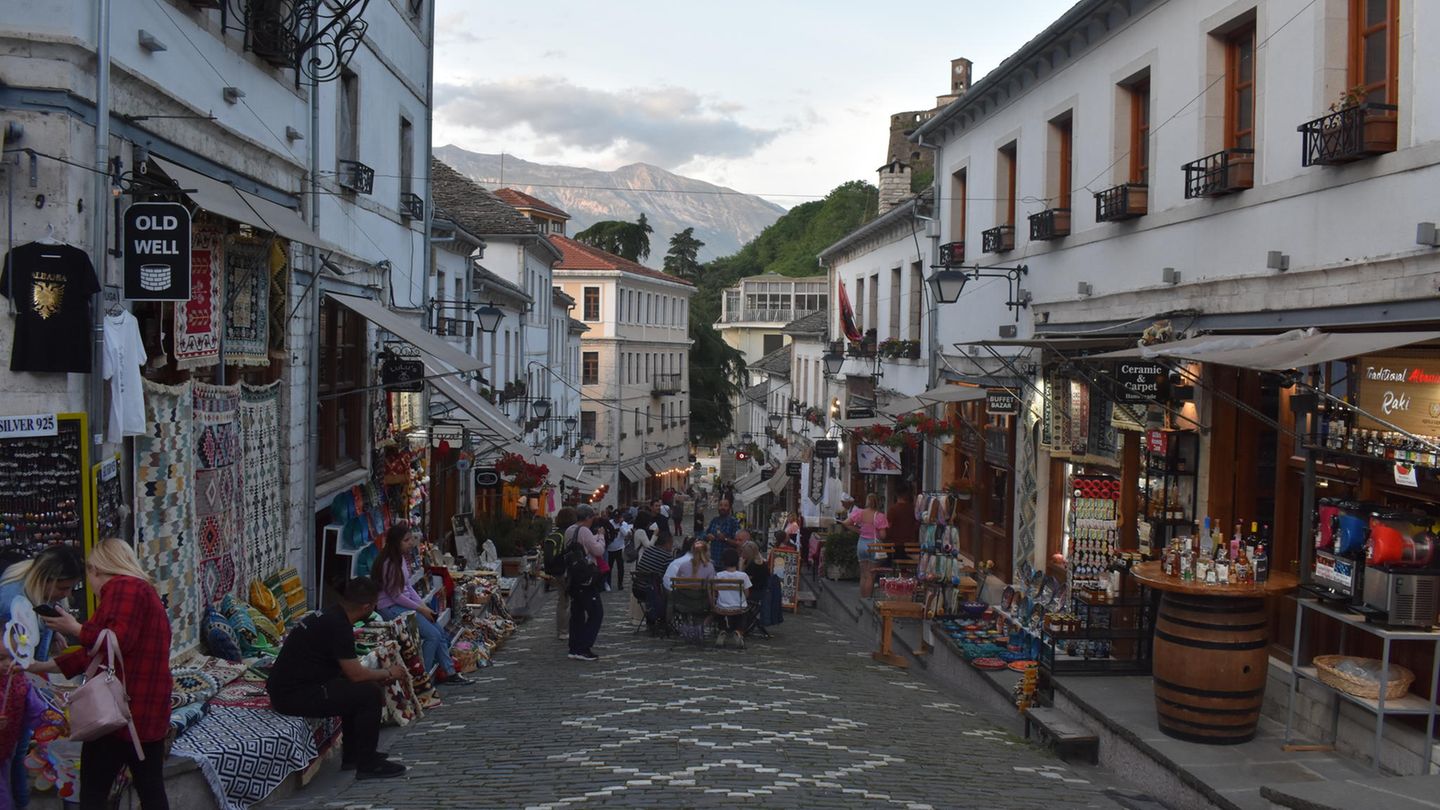 Gjirokastra Blick auf den Bazar von Gjirokastra