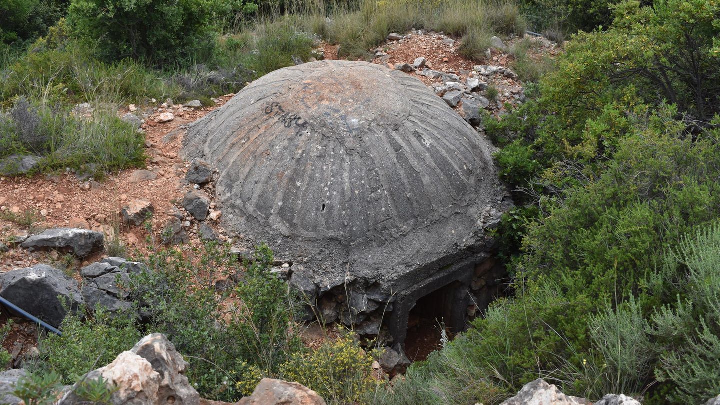 Bunker am Gjipe Beach