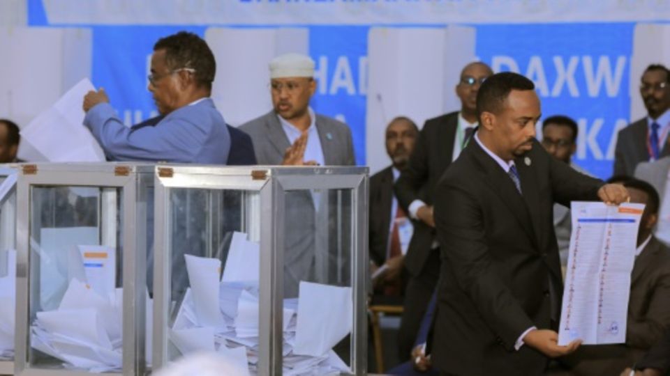 Stimmauszählung bei Präsidentenwahl 2022 in Somalia