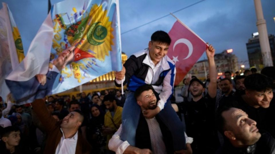 Feiernde Erdogan-Anhänger in Instanbul