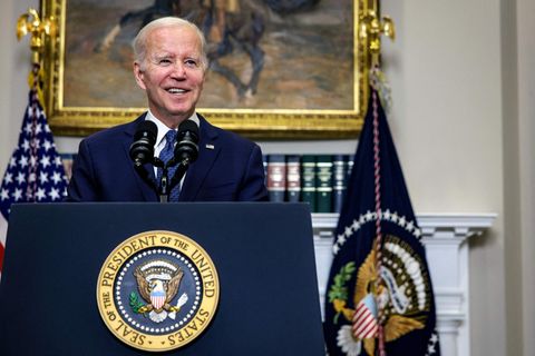 US-Präsident Joe Biden hat den Kompromiss im US-Schuldenstreit öffentlich bekanntgegeben. 