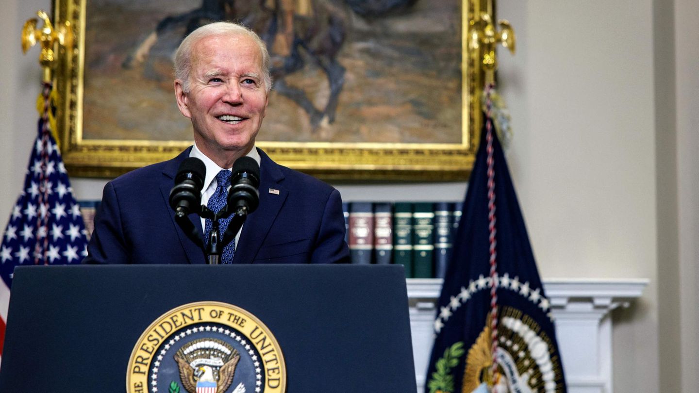 US-Präsident Joe Biden hat den Kompromiss im US-Schuldenstreit öffentlich bekanntgegeben. 