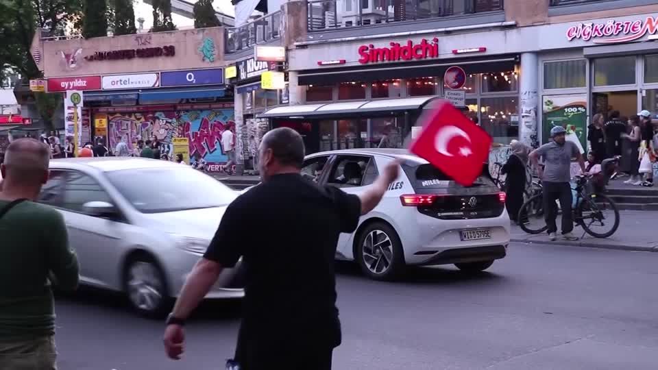 Video: Özdemir: Brauchen Zeitenwende gegenüber türkischen Ultranationalisten