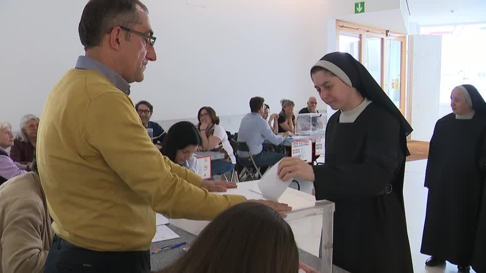 Video: Spanier sollen im Sommer vorzeitig wählen