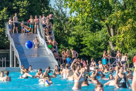 Freibad im Sommer