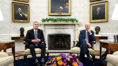 Schuldenstreit: Kevin McCarthy, Republikanischer Sprecher im Repräsentantenhaus, und US-Präsident Joe Biden