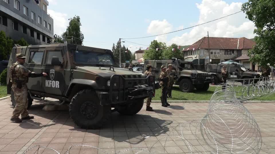 Video: Nach Ausschreitungen im Kosovo - Nato stockt Truppen auf