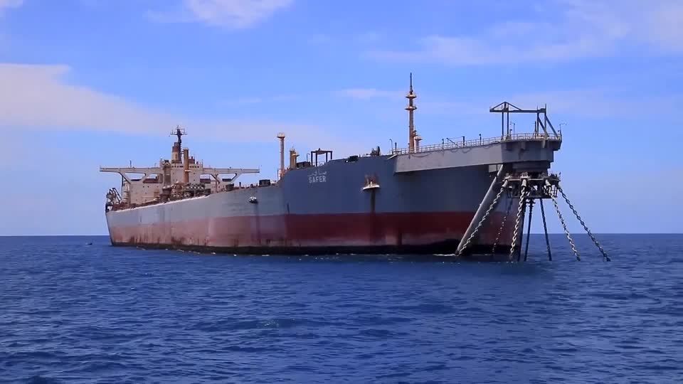 Video: Öltanker "Safer" wird leergepumpt