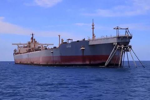 Video: Öltanker "Safer" wird leergepumpt