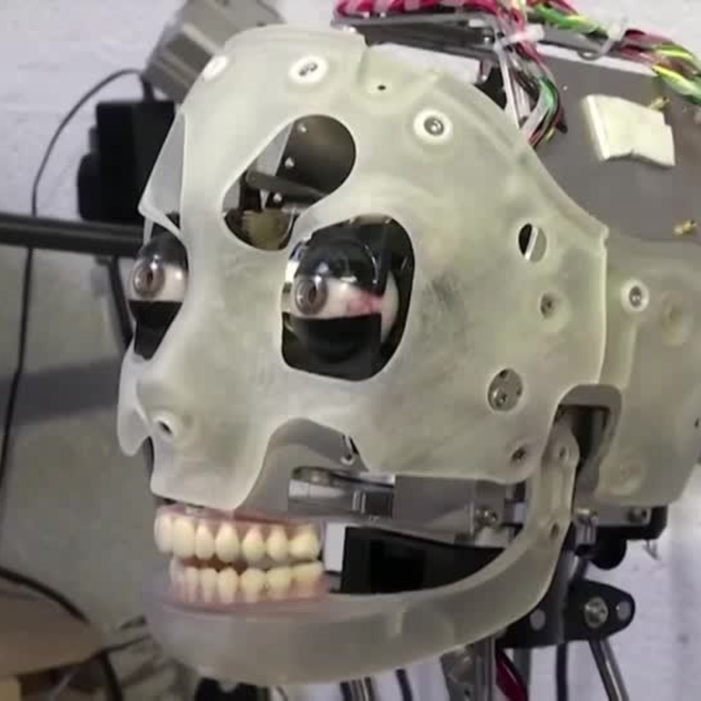 Video: Bedroht knstliche Intelligenz die Zukunft der Menschheit?