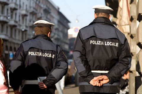 Italienische Polizeibeamte im Einsatz
