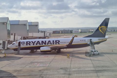 Eine Ryanair-Maschine am Flughafen Palma de Mallorca