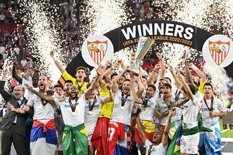 Spieler des FC Sevilla jubeln nach dem Gewinn der Europa League
