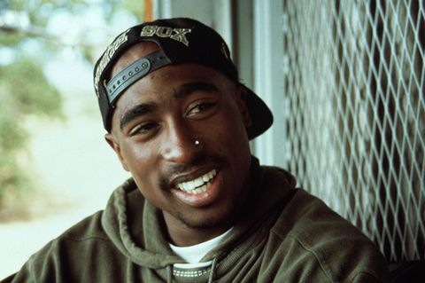 Der US-Rapper Tupac Shakur wurde im Alter von 25 Jahren unter ungeklärten Umständen erschossen. 