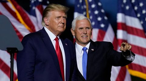 2020 machten der damalige US-Präsident Donald Trump und sein Vize Mike Pence (rechts) noch gemeinsam Wahlkampf