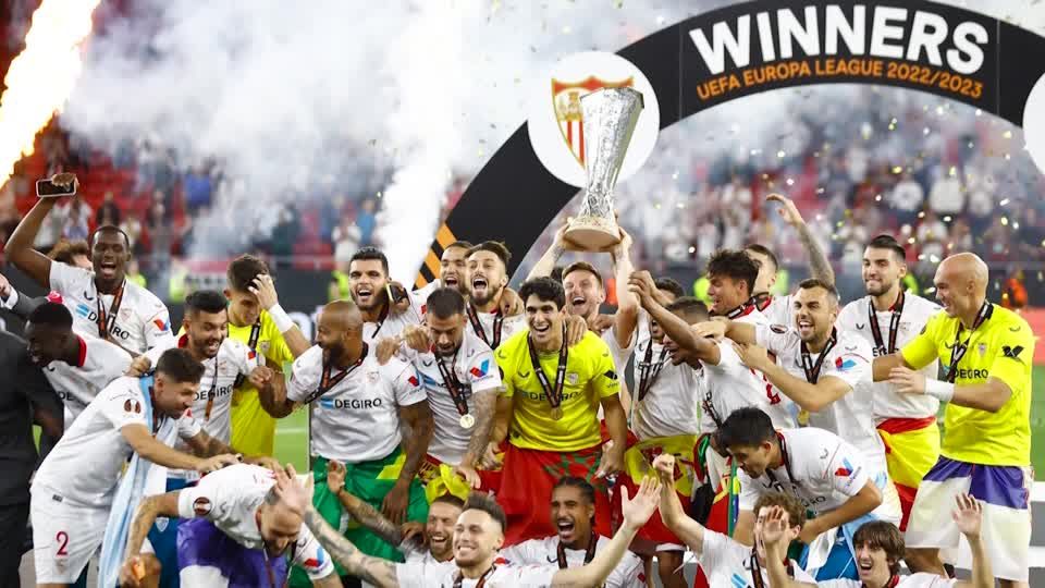 Video: Fans des FC Sevilla feiern siebten Europa League-Titel