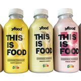 Kandidat 3: Yfood  Die Trinkmahlzeit Yfood hatte einst einen Auftritt in der "Höhle der Löwen" und vermarktet sich seitdem erfolgreich als vollwertige Mahlzeit für alle, die keine Zeit zum Essen haben. Foodwatch hingegen sieht die hohe Kaloriendichte und den eingesetzten Süßstoff des hochverarbeiteten industriellen Produktes kritisch. Zudem enthalte etwa die Sorte Vanille trotz des Hinweises "ohne Zuckerzusatz" 22 Gramm Zucker aus der verwendeten Kuhmilch. Auch der Preis von 3,99 Euro für eine Flasche sei "ziemlich happig für Milch mit Wasser und ein paar zugesetzten Vitaminen, Mineralien und Süßstoff". Yfood erklärt dazu, den Süßstoff einzusetzen, um auf Zuckerzusatz verzichten zu können. Den in der Milch enthaltenen Zuckeranteil hält Yfood für nicht problematisch. Die Produkte böten eine vollwertige Mahlzeit mit ausgewogenem Nährwertprofil zu einem guten Preis.