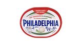 Kandidat 1: Philadelphia mit Ziegenkäse und Rosmarin  Name und Gestaltung der Philadelphia-Verpackung suggerieren, dass Hersteller Mondelez in seine "Sorte des Jahres" ordentlich Ziegenkäse gepackt hat. Tatsächlich ist er nur in homöopathischer Dosis enthalten. "Für Verbraucher:innen ist kaum erkennbar, dass das Produkt überwiegend aus einer Frischkäsezubereitung aus Kuhmilch besteht und tatsächlich nur 3 Prozent Ziegenfrischkäse enthält", kritisiert Foodwatch. Hersteller Mondelez erklärt dazu auf Anfrage: "Damit die Sorte einfach im Regal zu erkennen ist, sind die den Geschmack des Produktes mitprägenden Zutaten mit Ziegenkäse & Rosmarin auf der Vorderseite abgebildet. Der Anteil an Ziegenfrischkäse ist mit 3 % in der Zutatenliste aufgeführt."
