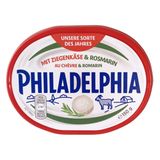 Kandidat 1: Philadelphia mit Ziegenkäse und Rosmarin  Name und Gestaltung der Philadelphia-Verpackung suggerieren, dass Hersteller Mondelez in seine "Sorte des Jahres" ordentlich Ziegenkäse gepackt hat. Tatsächlich ist er nur in homöopathischer Dosis enthalten. "Für Verbraucher:innen ist kaum erkennbar, dass das Produkt überwiegend aus einer Frischkäsezubereitung aus Kuhmilch besteht und tatsächlich nur 3 Prozent Ziegenfrischkäse enthält", kritisiert Foodwatch. Hersteller Mondelez erklärt dazu auf Anfrage: "Damit die Sorte einfach im Regal zu erkennen ist, sind die den Geschmack des Produktes mitprägenden Zutaten mit Ziegenkäse & Rosmarin auf der Vorderseite abgebildet. Der Anteil an Ziegenfrischkäse ist mit 3 % in der Zutatenliste aufgeführt."